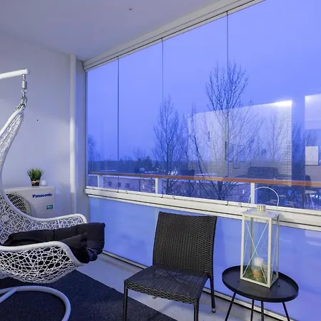 Modern Family Apt With Balcony, Free Parking, Wifi & Ac شقة لابينرانتا