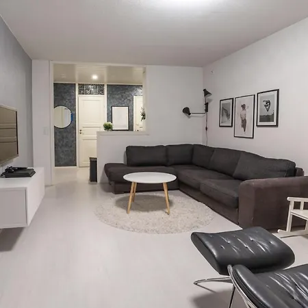 Modern Design W/balcony, Free Parking,wifi & A/c Apartamento *