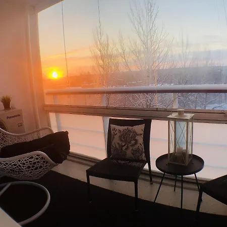 Modern Family Apt With Balcony, Free Parking, Wifi & Ac شقة