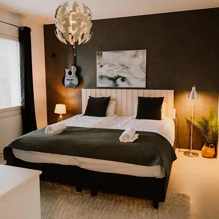 Modern Family Apt With Balcony, Free Parking, Wifi & Ac شقة لابينرانتا