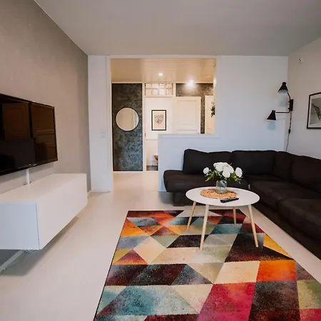 Modern Family Apt With Balcony, Free Parking, Wifi & Ac شقة لابينرانتا
