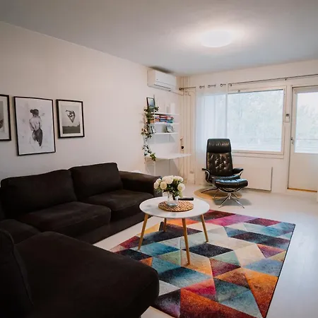 Modern Family Apt With Balcony, Free Parking, Wifi & Ac لابينرانتا