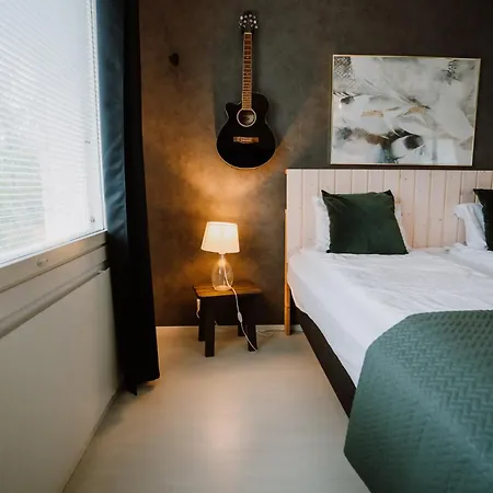 شقة Modern Family Apt With Balcony, Free Parking, Wifi & Ac
