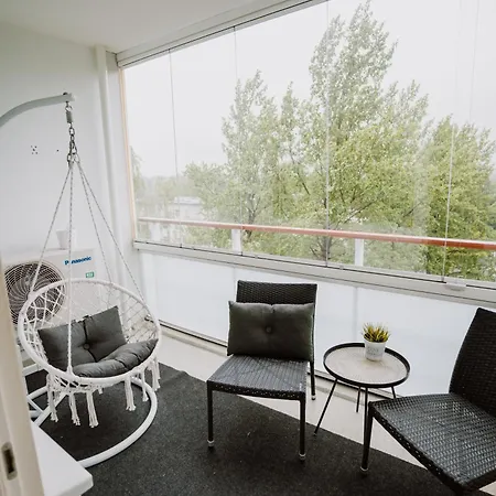 Modern Family Apt With Balcony, Free Parking, Wifi & Ac شقة لابينرانتا